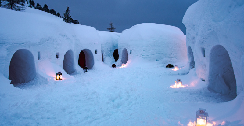 Igloo romantico per due persone immerso nella neve