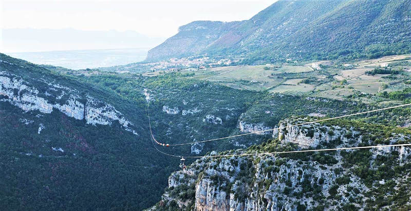 Paesaggio mozzafiato visibile durante il Volo dell’Angelo a Trentinara
