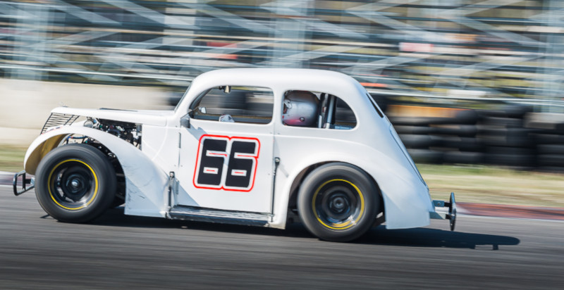 Auto sportive Legend Car in pista a Castelletto