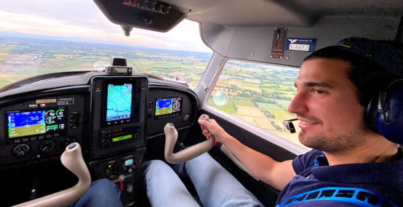 Esperienza pratica per imparare a volare con missione di volo assistita
