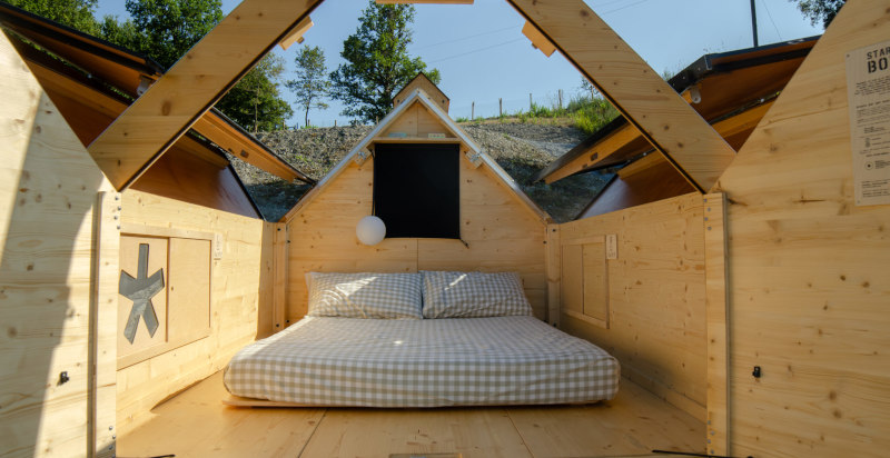 Interni accoglienti della StarsBOX nel Parco del Pollino