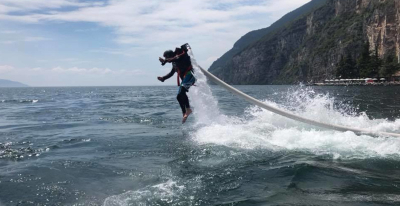 Jetpack acquatico sul lago di Garda a Tignale