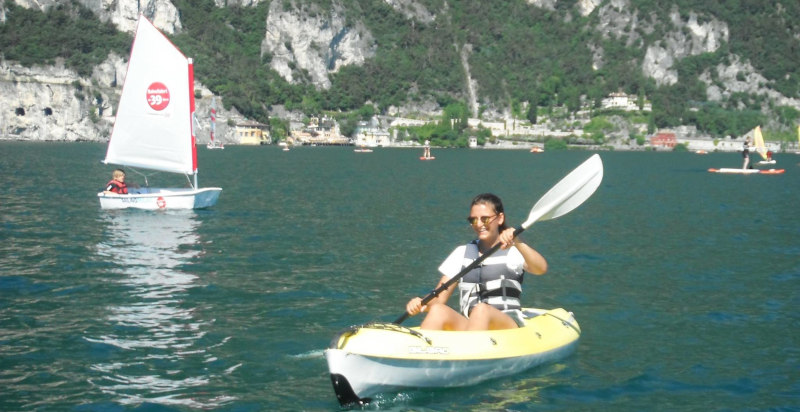 Kayak leggeri e facili da usare per esplorare il Lago di Garda