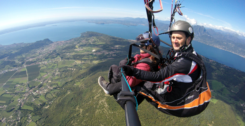 lago di garda parapendio biposto caprino veronese vista