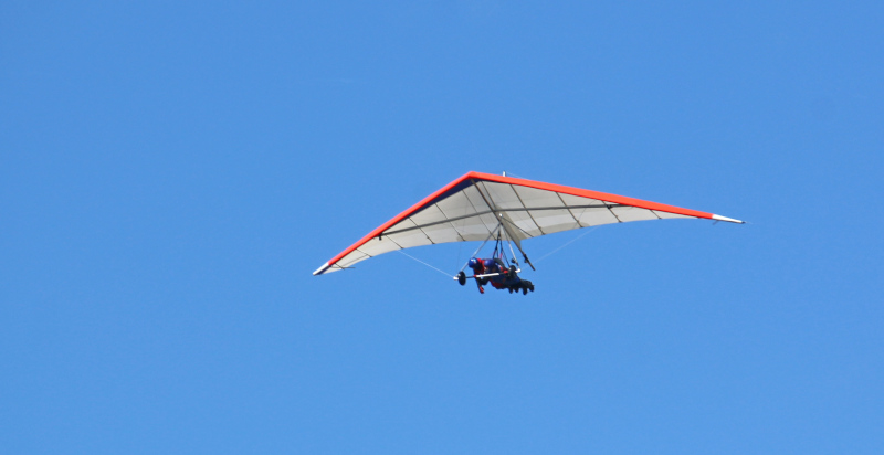 Regalare l'esperienza di volo in deltaplano sul lago Maggiore