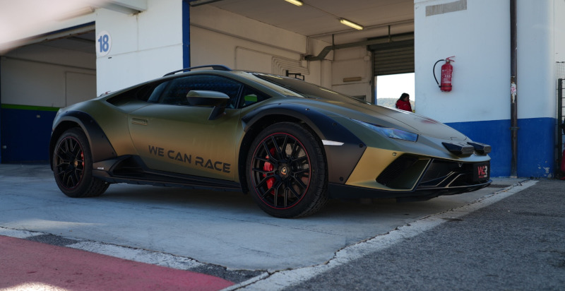 Guidare una Lamborghini Huracán Sterrato in Sicilia sul circuito di Pergusa