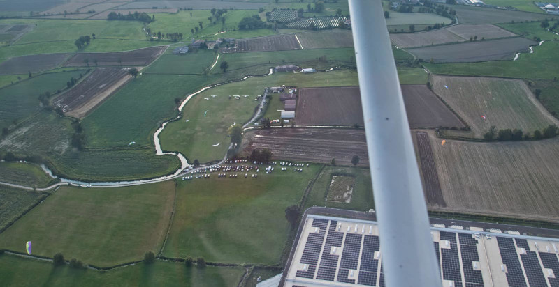 Lezione introduttiva per il corso di volo a Dovera con istruttore