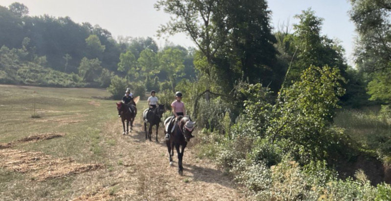 Istruttore di equitazione con cavallo al Centro Equestre vicino a Benevento