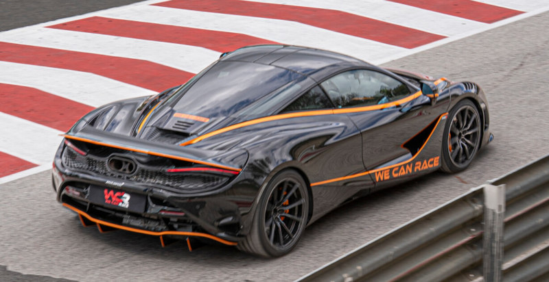 McLaren 750S entra in pista a Mores Sardegna