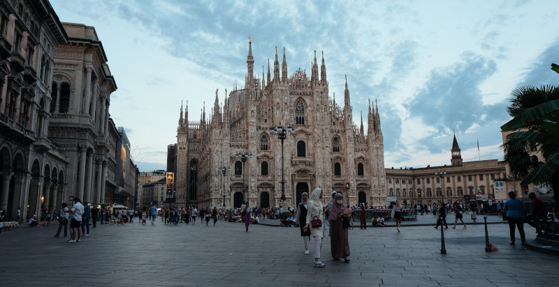 Panorama del centro di Milano con il Duomo e le moderne architetture