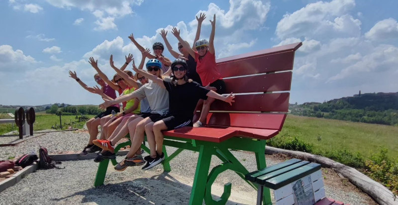 Avventura in bici elettrica nelle colline del Monferrato con guida