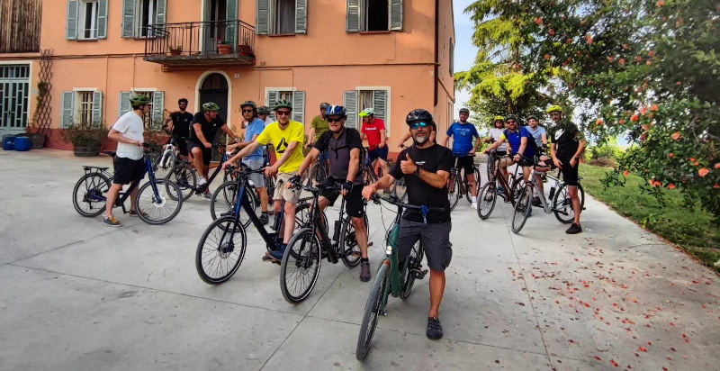 Esperienza in mountain bike elettrica con degustazione vini locali