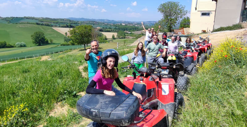 Percorso sterrato in quad tra borghi storici e paesaggi del Monferrato
