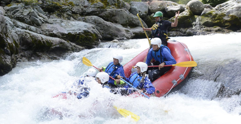 Avventura di rafting immersa nella natura della Valsesia