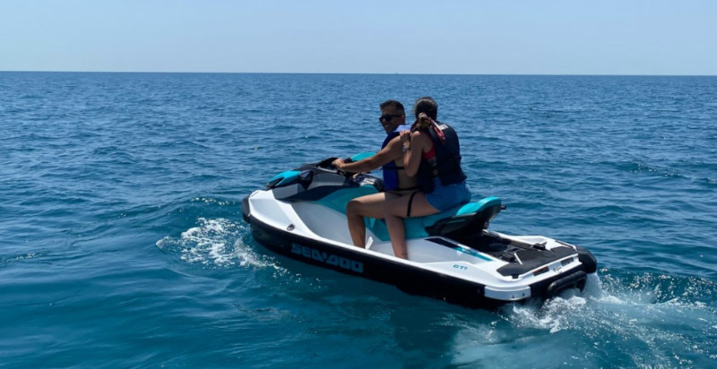 Navigare in sicurezza in moto d'acqua in Versilia