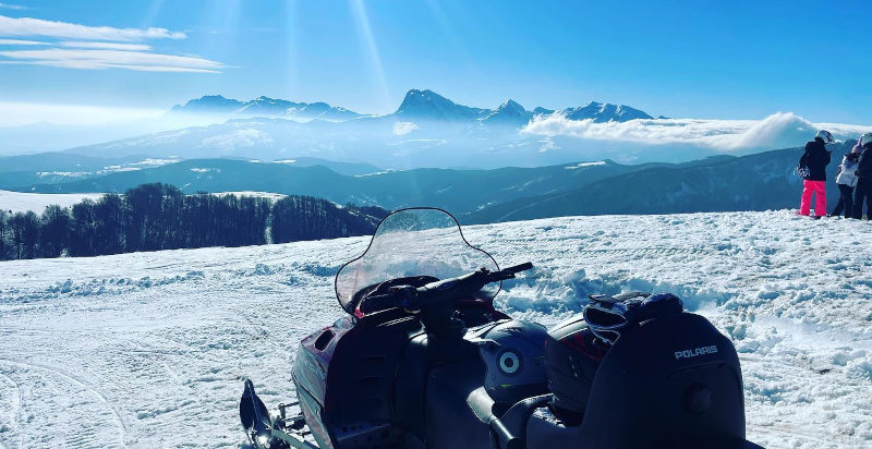 Escursione in motoslitta a Rocca Santa Maria, Abruzzo.
