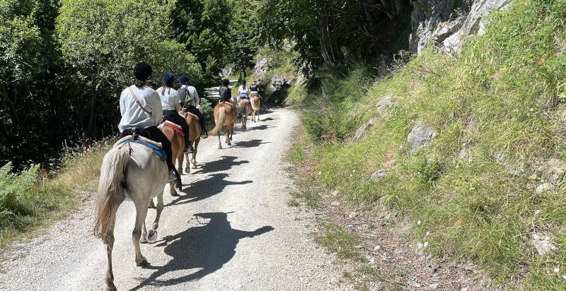 Natura selvaggia in Abruzzo con passeggiata a cavallo