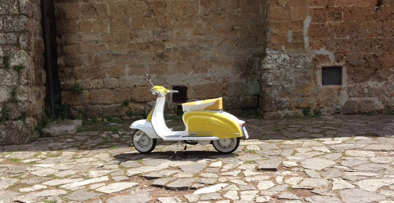 Esplora Modena a bordo di una Lambretta 125