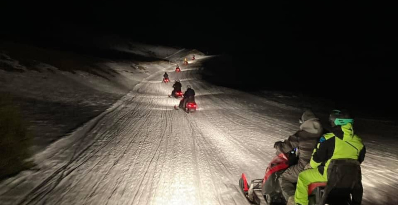 Escursione notturna in motoslitta a Montecampione con cena in rifugio
