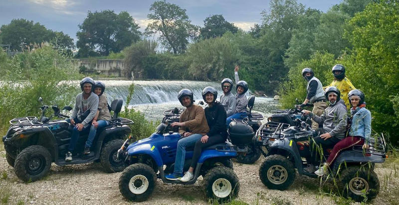 Esperienza di guida in quad nella natura delle Marche