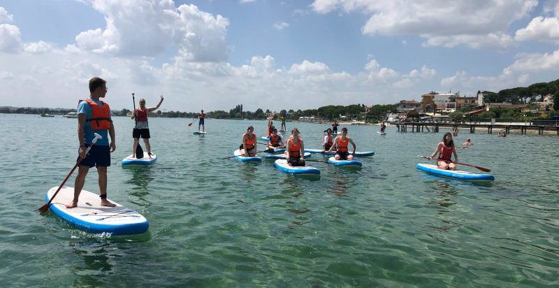 Pagaiata tranquilla sul Lago di Garda durante un’escursione in SUP
