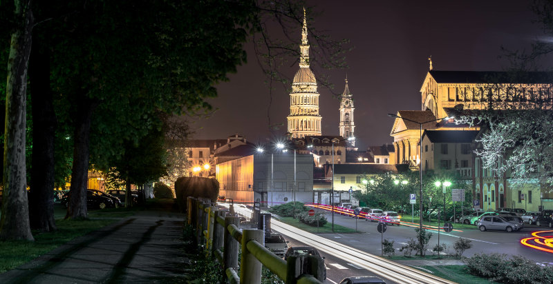 Veduta notturna del centro di Novara