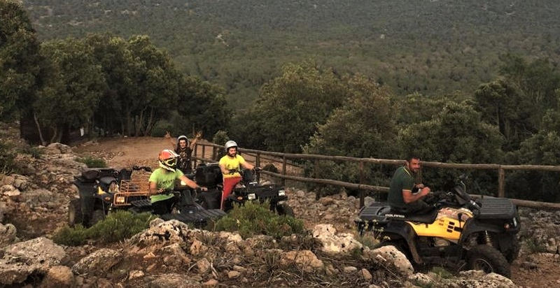 Adrenalina e divertimento in quad nella natura sarda