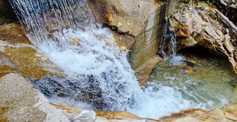 Tuffo emozionante canyoning nella Gola di Fossaceca