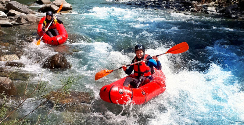 Packraft singolo sul fiume Serchio a Piano di Gioviano