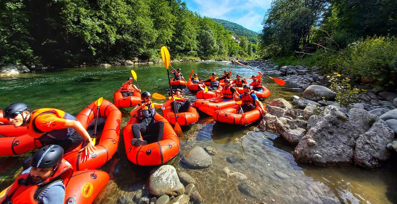 Esperienza di packrafting estiva sul fiume Serchio a Lucca