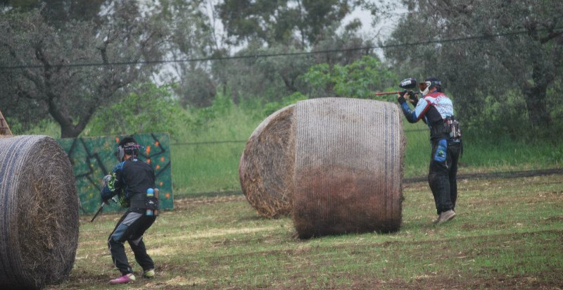 Giocatori di paintball a Cerveteri in azione