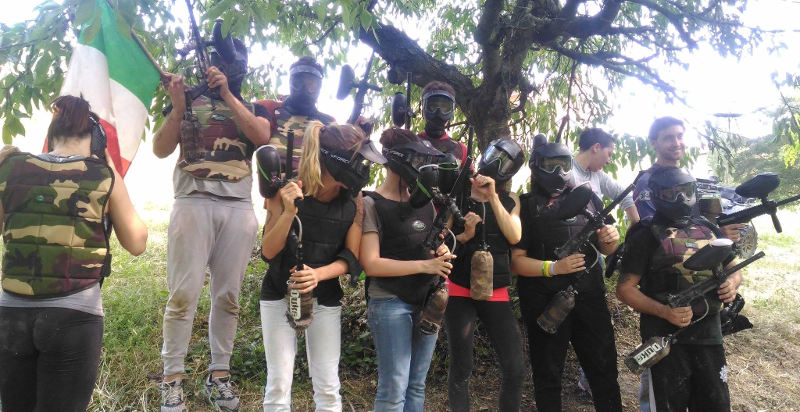 Esperienza di paintball all’aperto in Piemonte