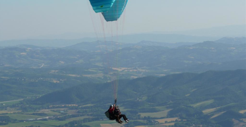 Esperienza di parapendio a Sigillo