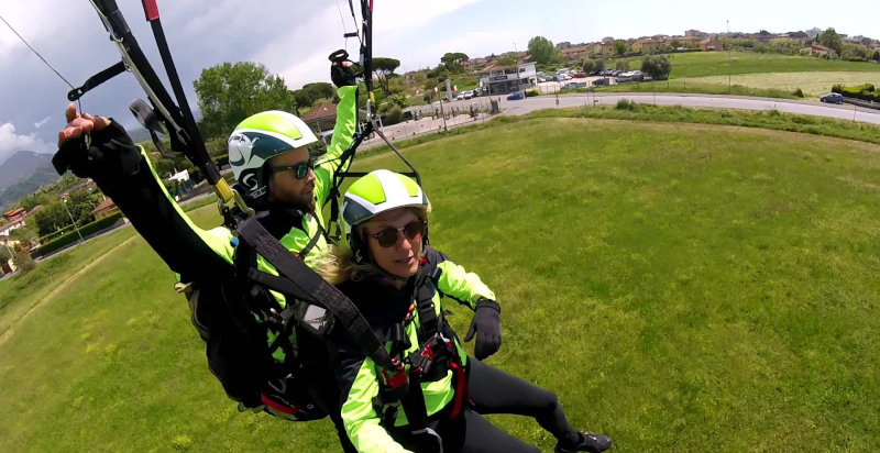 Parapendio a Lucca: panorami spettacolari delle colline toscane da Diecimo