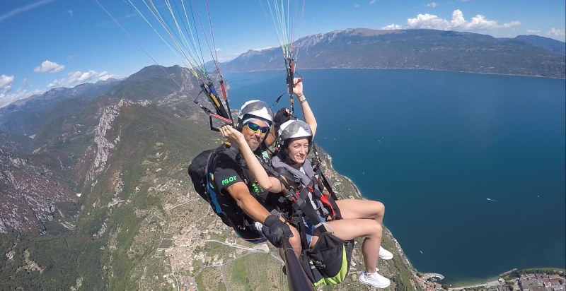 Volo in parapendio sul Lago di Garda da Monte Pizzoccolo
