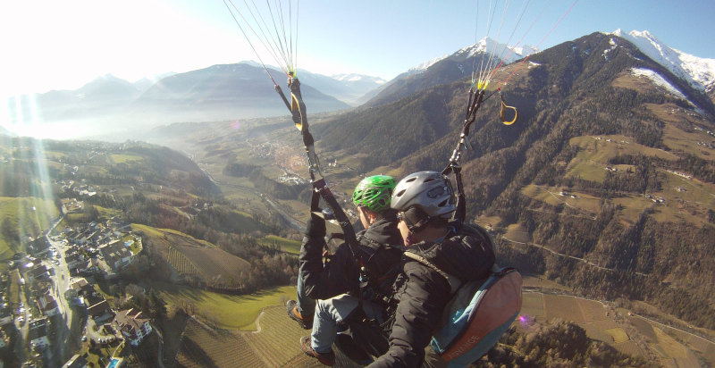 Parapendio in tandem con decollo dal Hirzer: avventura e libertà nel cielo