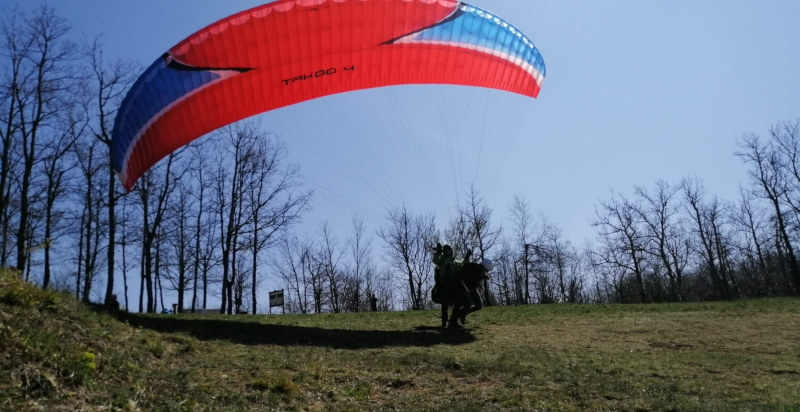 Parapendio biposto vicino a Milano: volo panoramico sulla città e dintorni