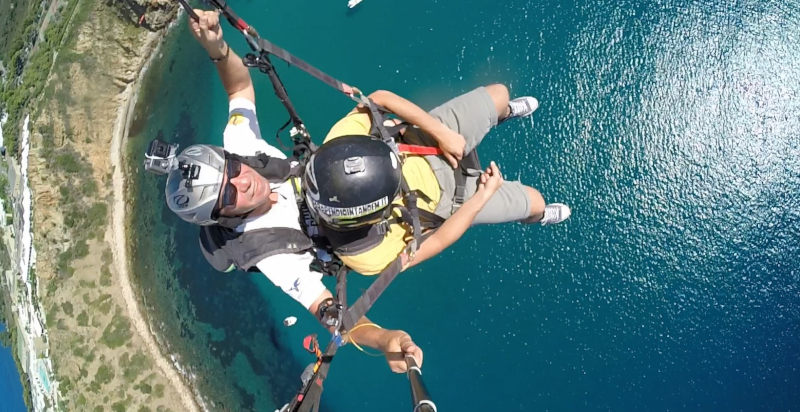 Volo in parapendio da Capo Calavà con vista sulla costa siciliana