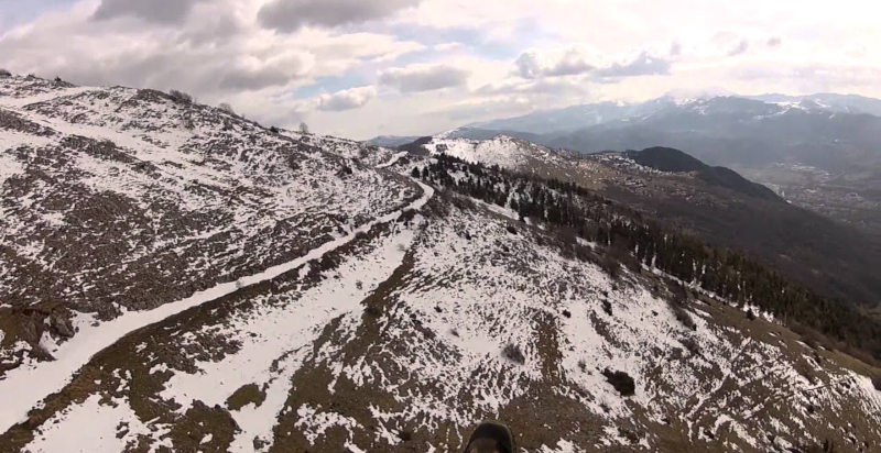 Parapendio a Isernia: volo biposto sopra i suggestivi paesaggi innevati di Miranda