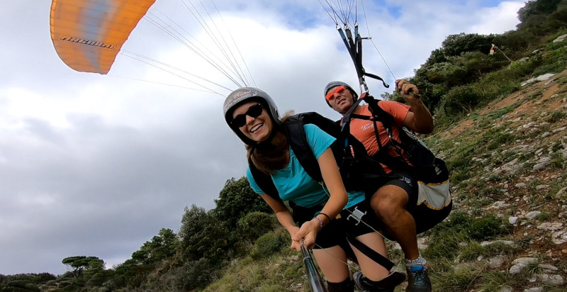 Decollo del parapendio biposto da San Giuliano Terme con vista su Pisa