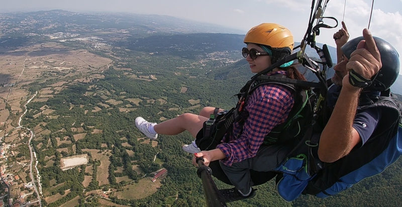 Panorama mozzafiato durante un volo in parapendio a Schiavi d'Abruzzo