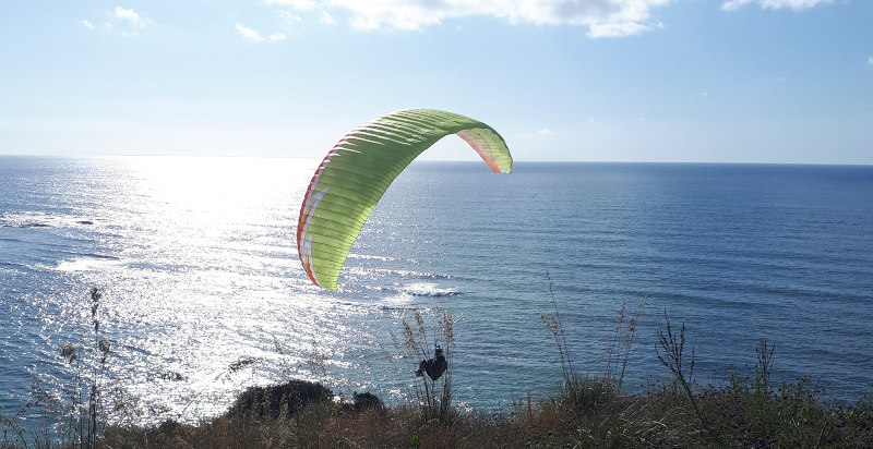Volo in parapendio sopra Tropea e la Costa degli Dei