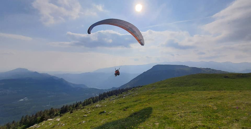 Esperienza di volo in parapendio nella Lessinia occidentale, Verona