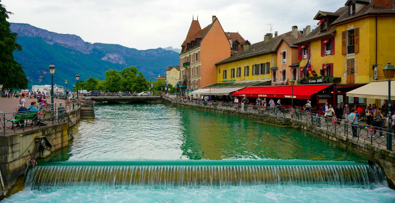 Vista del centro di Annecy in Francia