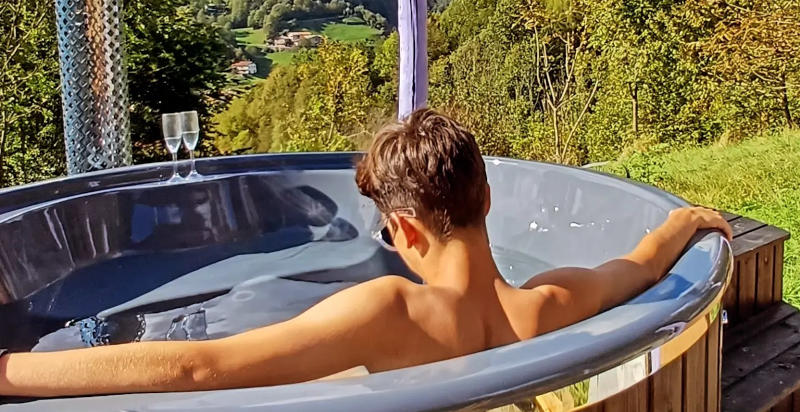 Relax nella tinozza privata con idromassaggio e cromoterapia