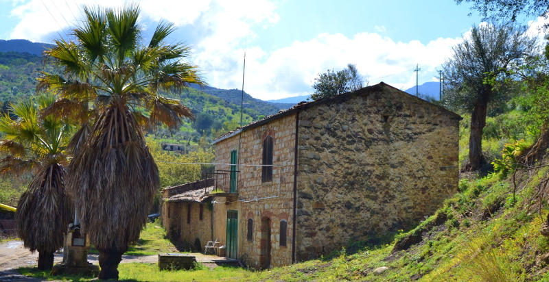 Case rurali tipiche durante l'escursione 4x4 in Sicilia