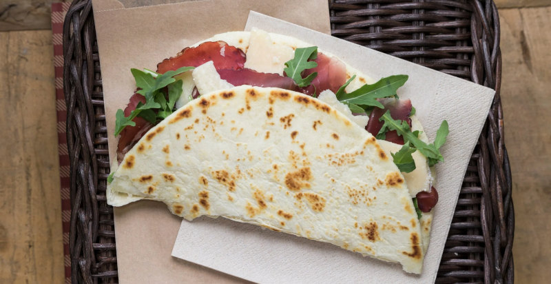 Piadina romagnola street food tour a Rimini