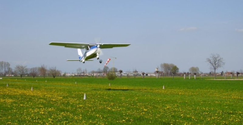 Decollo aeroplano dall'aviosuperficie di Mazzè in provincia di Torino