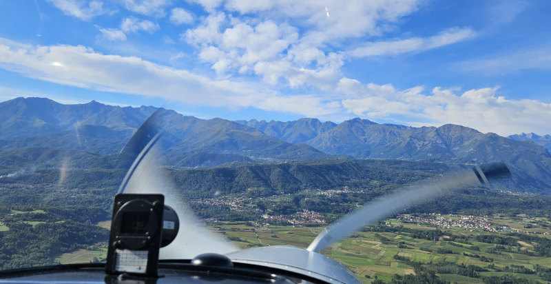 Pilota per un giorno nella zona di Torino con sorvolo Valle d'Aosta