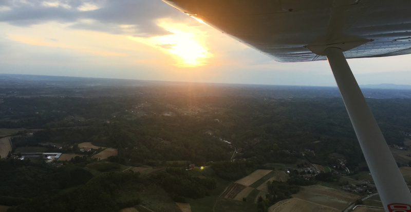 Volo panoramico sopra le colline astigiane